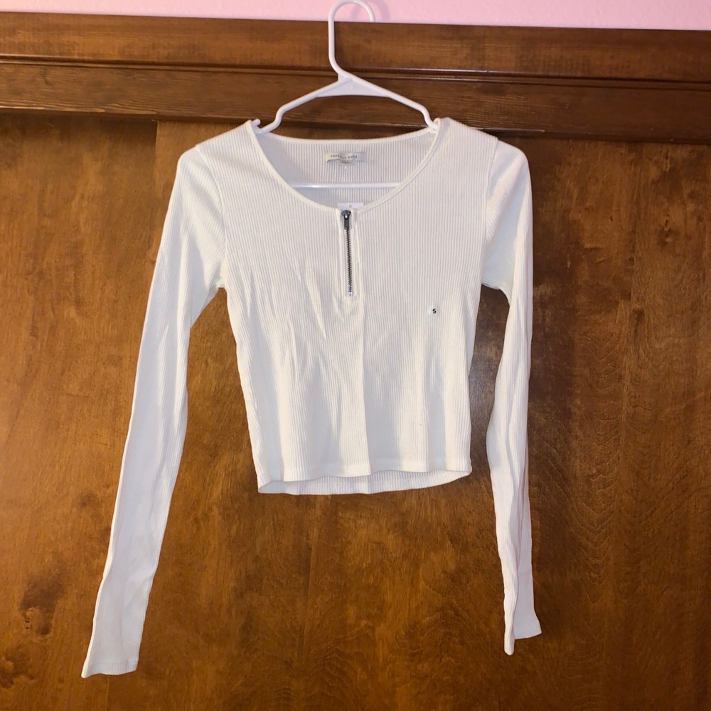 White cropped American Eagle shirt.